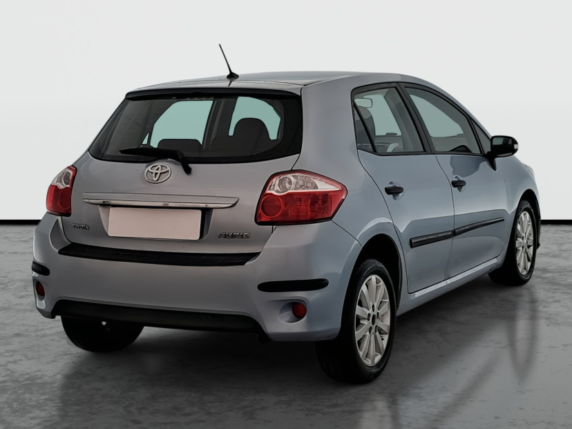 Toyota Auris, 2010