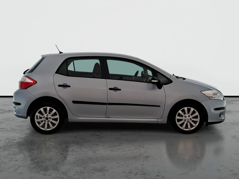 Toyota Auris, 2010