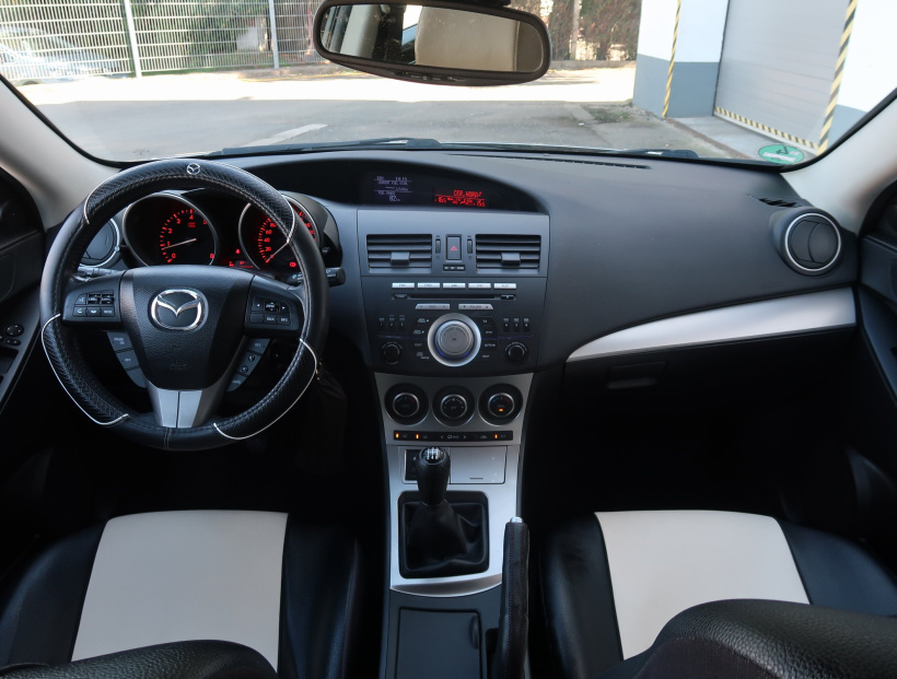 Mazda 3, 2011