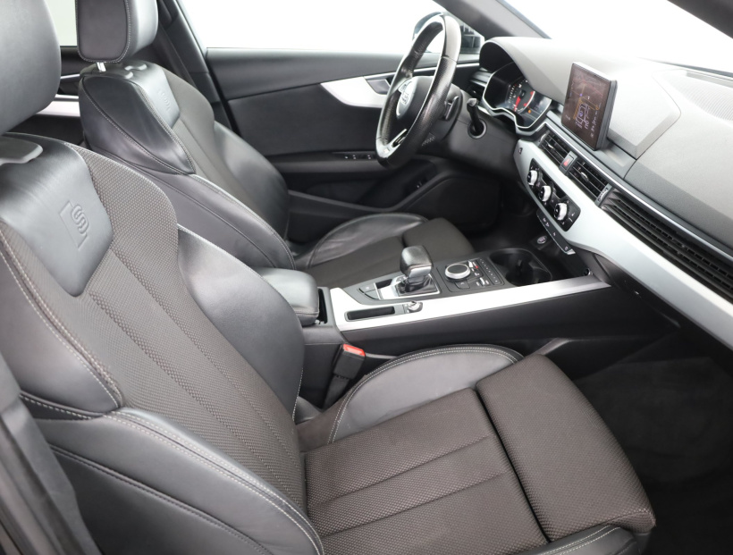 Audi A4, 2016