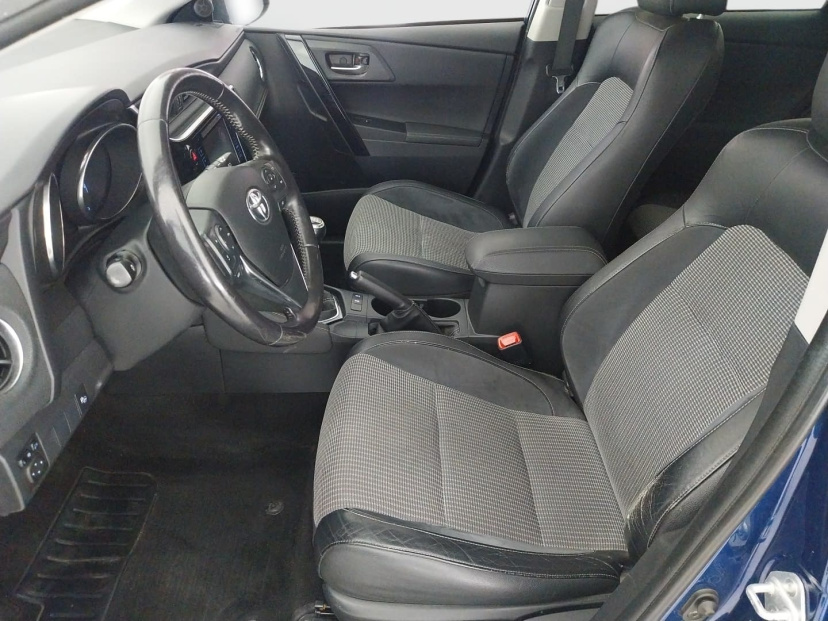 Toyota Auris, 2015