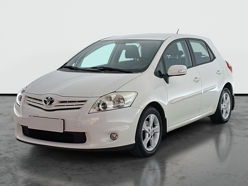 Toyota Auris, 2011