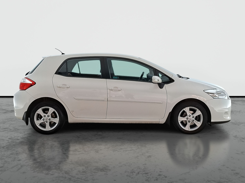 Toyota Auris, 2011