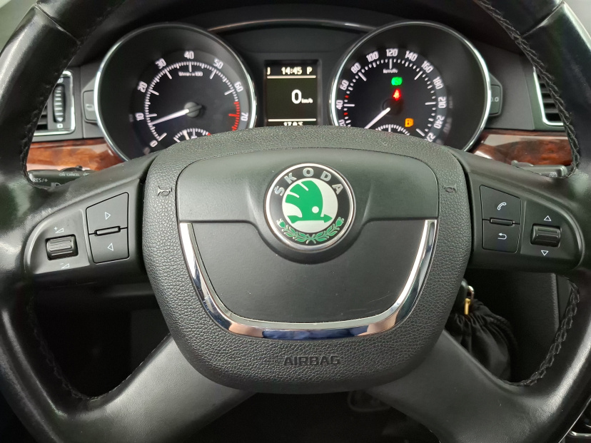 Škoda Superb, 2011