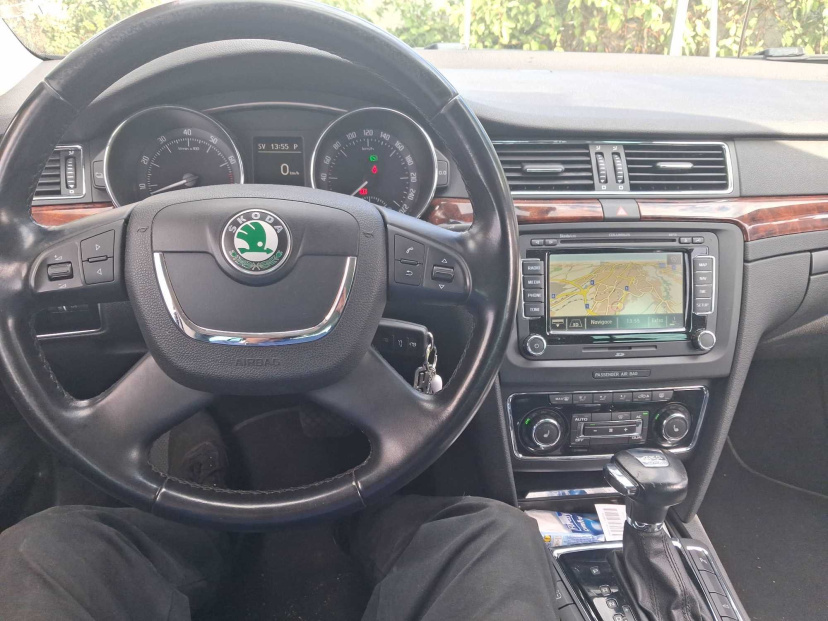 Škoda Superb, 2011
