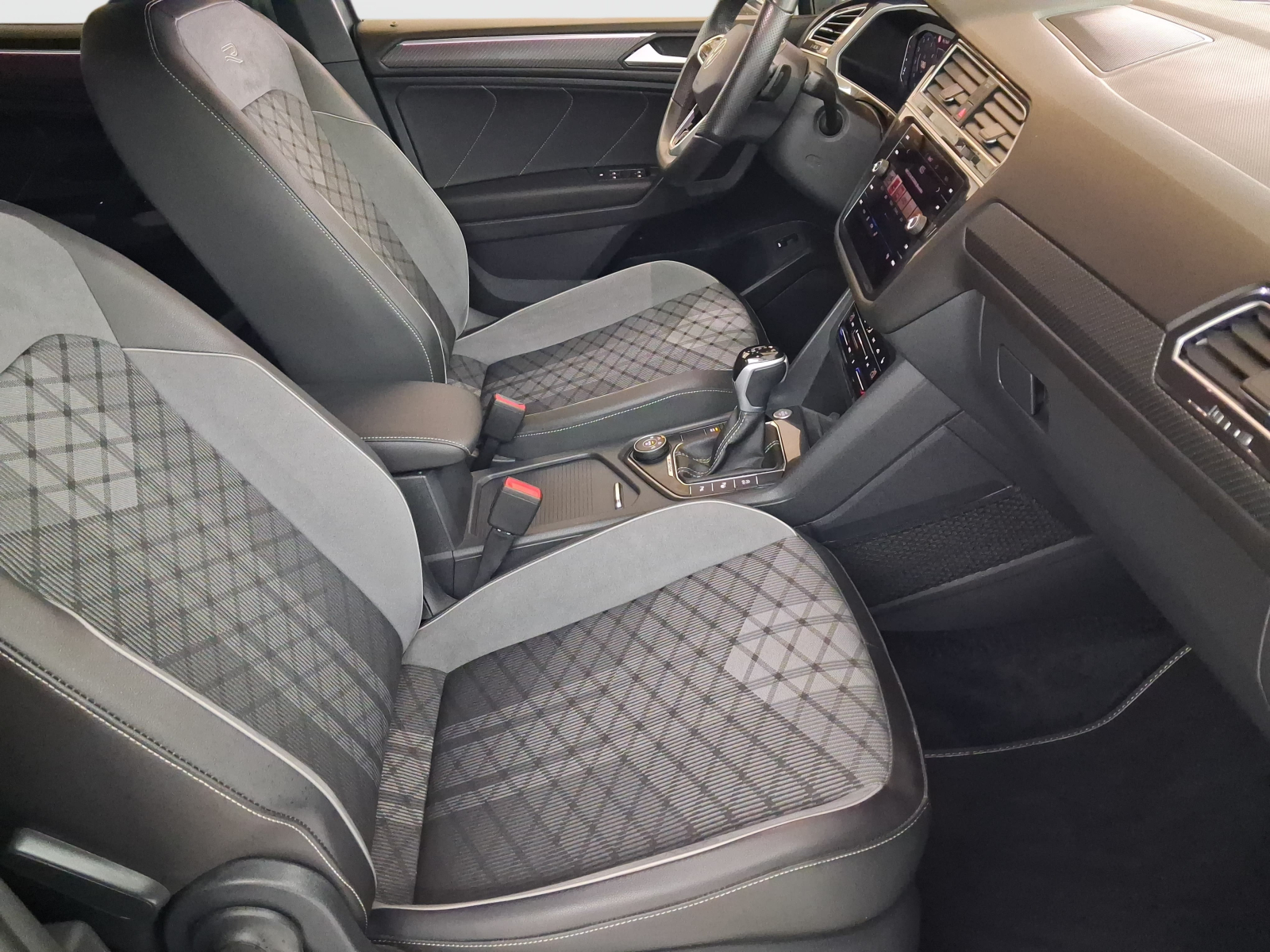 Volkswagen Tiguan - 2024