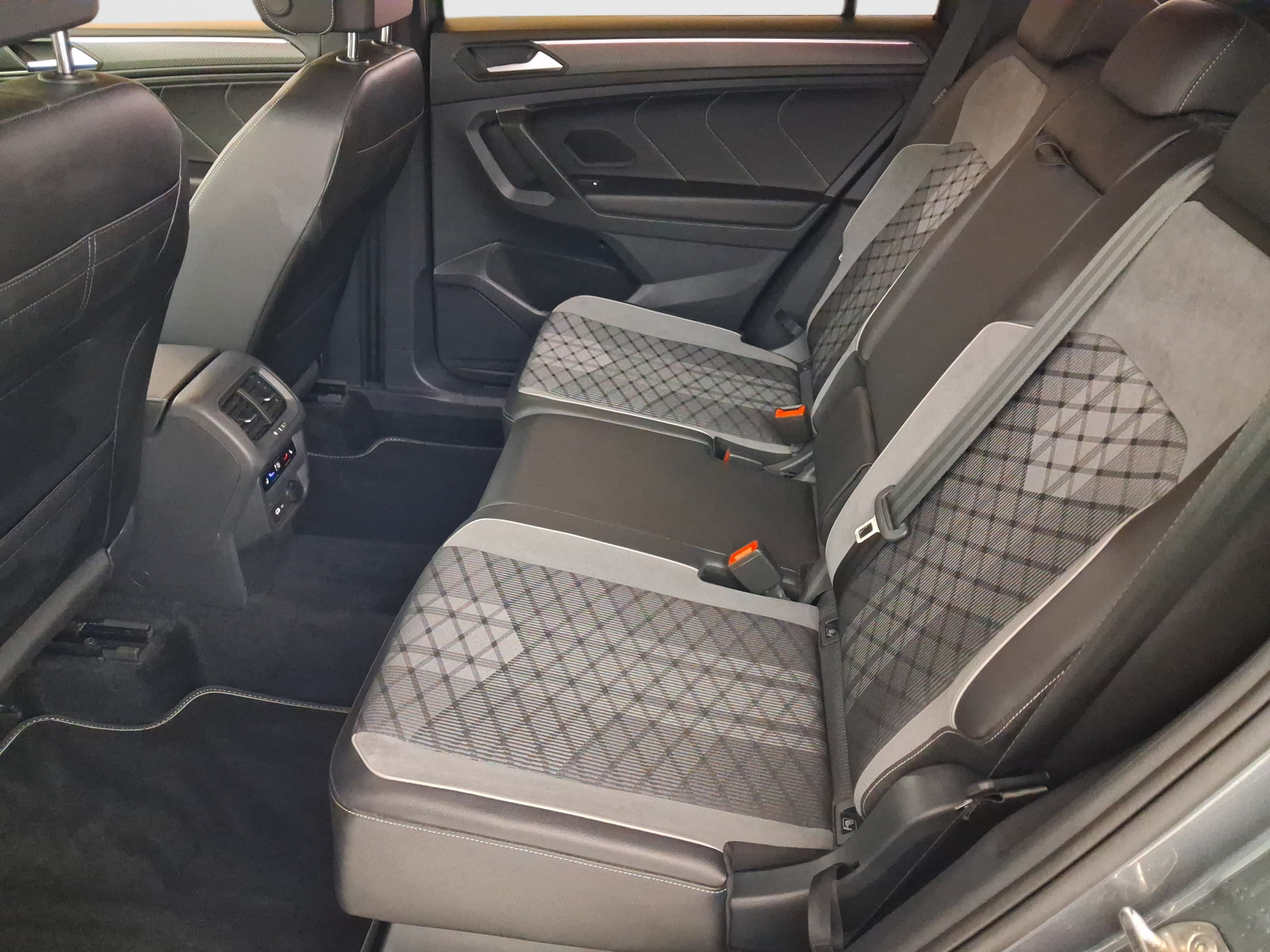 Volkswagen Tiguan - 2024