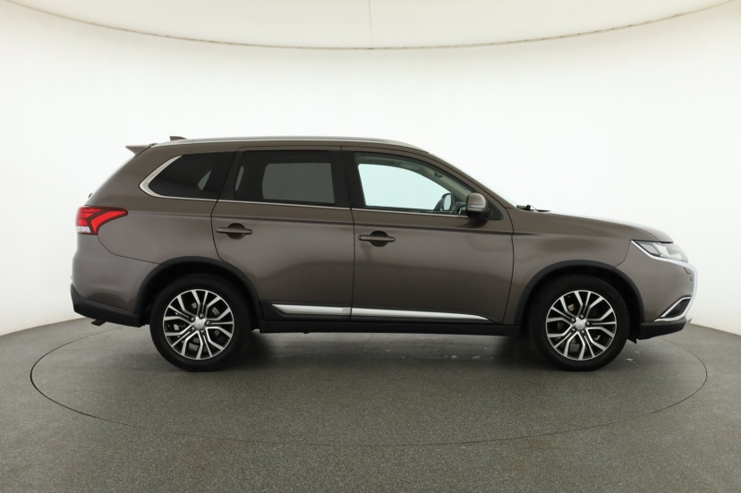 Mitsubishi Outlander, 2017