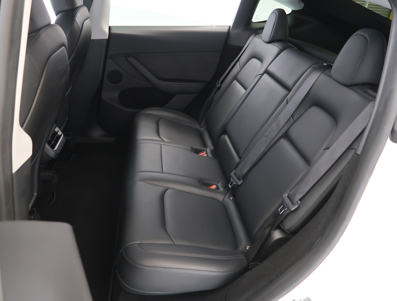 Tesla Model Y Long Range AWD – fotografie 15