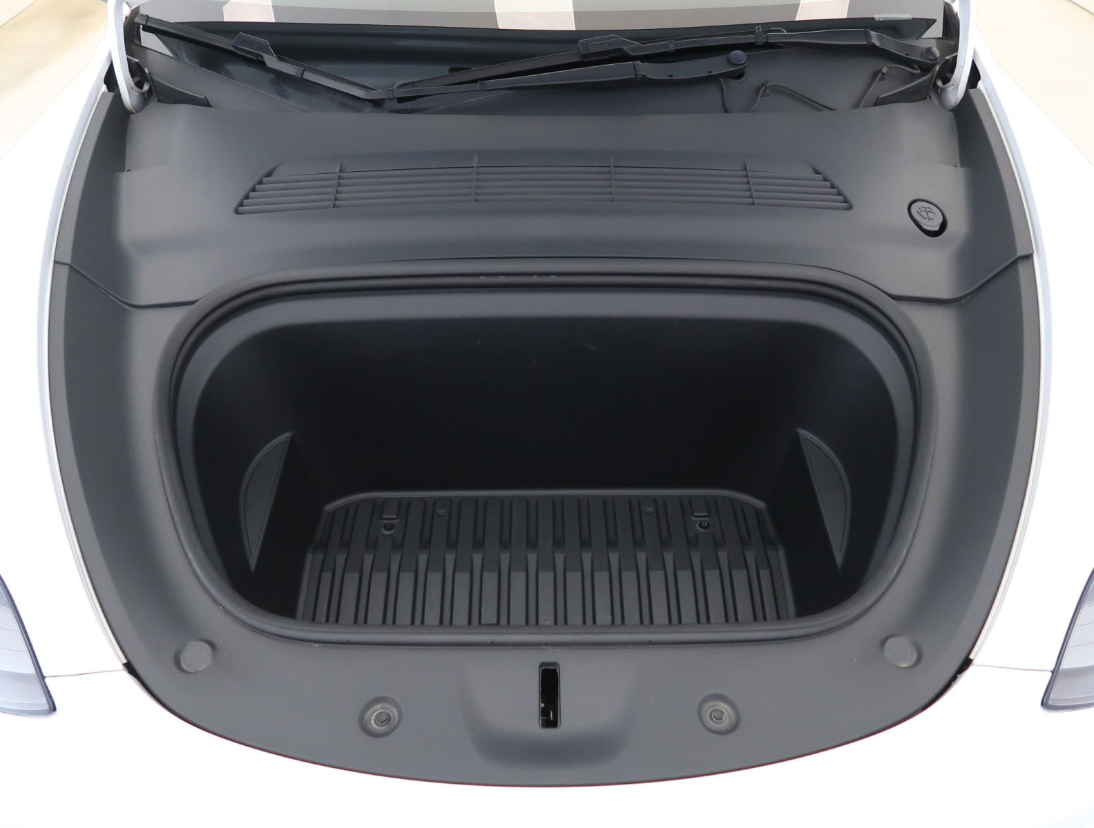 Tesla Model Y - 2023