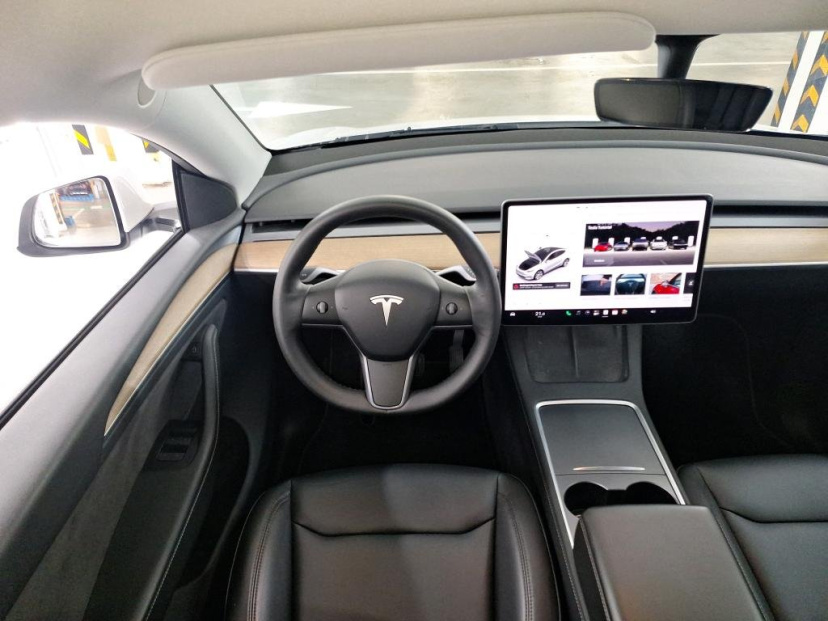 Tesla Model Y, 2023