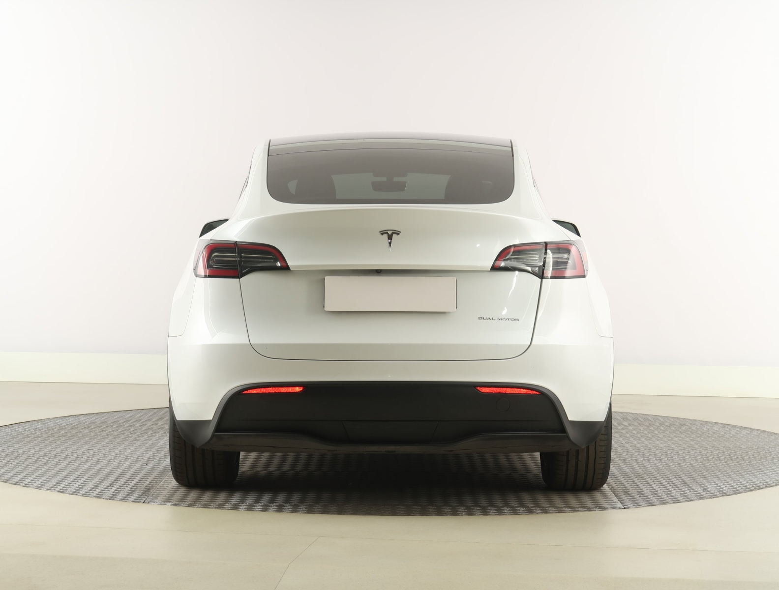 Tesla Model Y - 2023