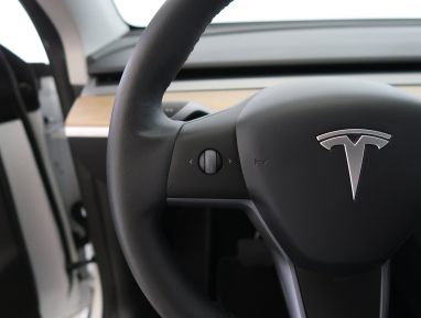 Tesla Model Y - 2023
