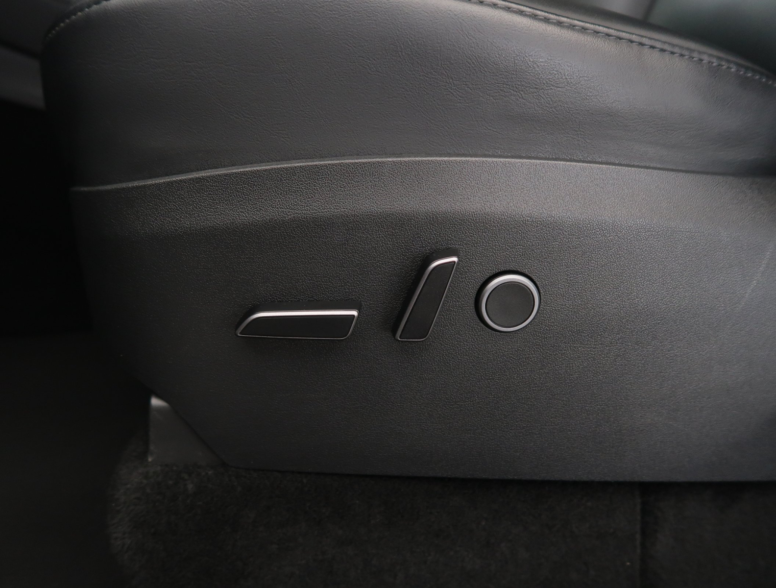 Tesla Model Y - 2023
