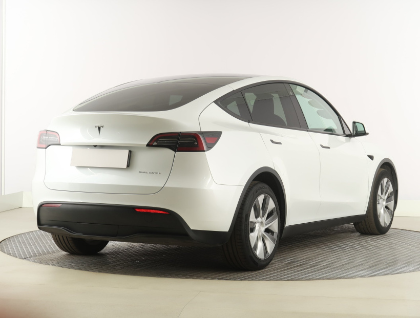Tesla Model Y, 2023