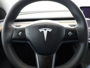 Tesla Model Y - 2024