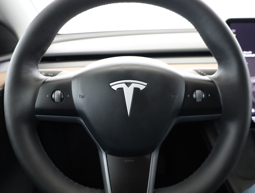 Tesla Model Y, 2024