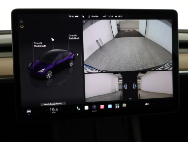 Tesla Model Y - 2024