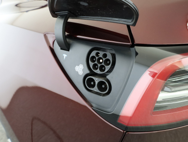 Tesla Model Y - 2024