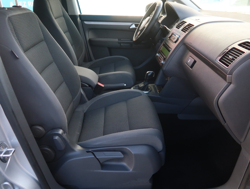 Volkswagen Touran, 2012