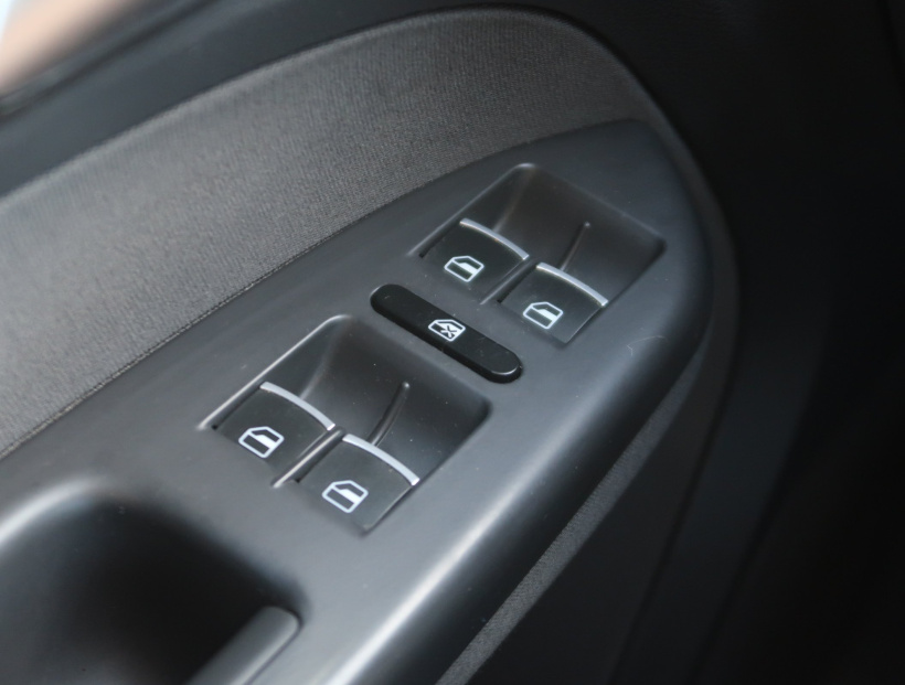 Volkswagen Touran, 2012