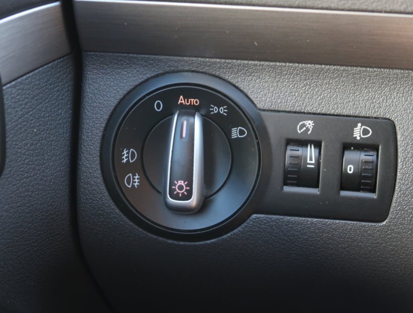 Volkswagen Touran, 2012