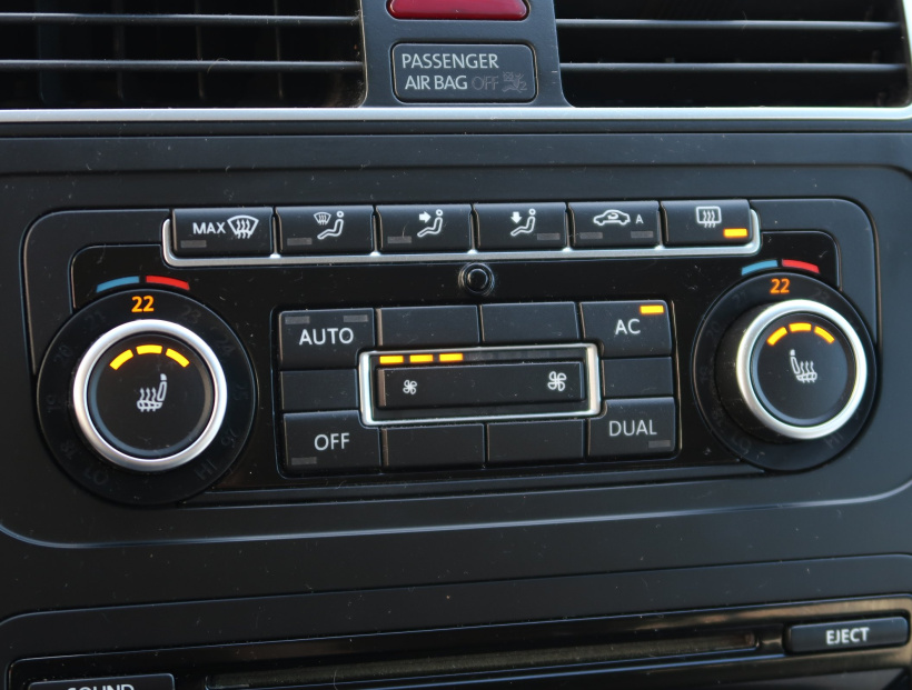 Volkswagen Touran, 2012