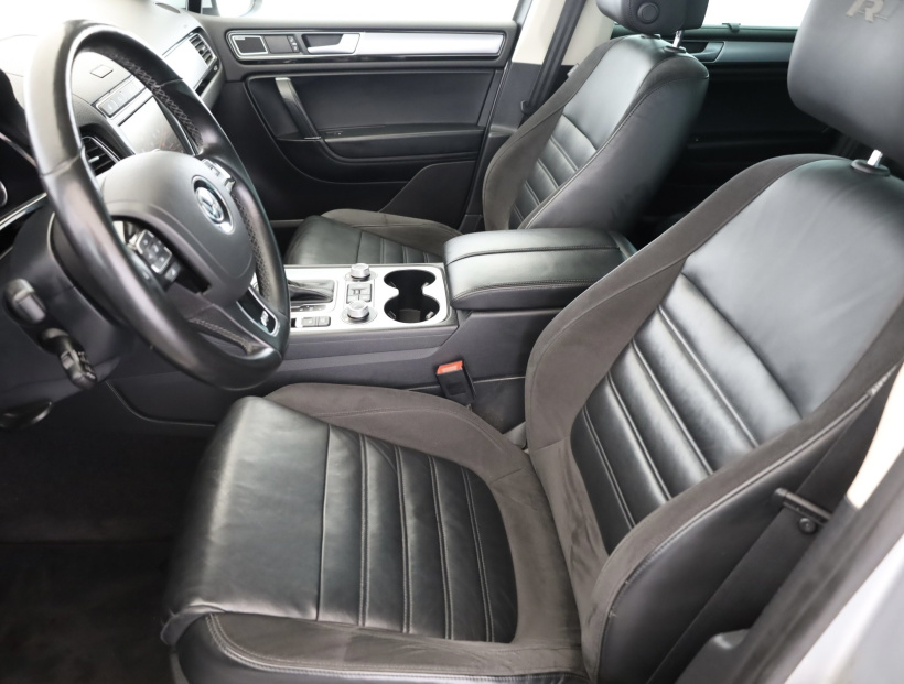 Volkswagen Touareg, 2015