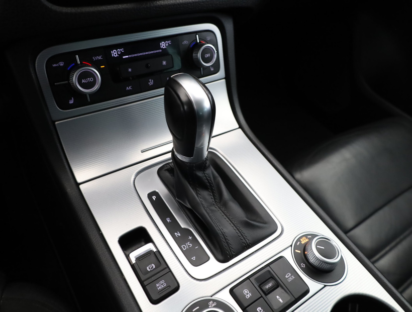 Volkswagen Touareg, 2015