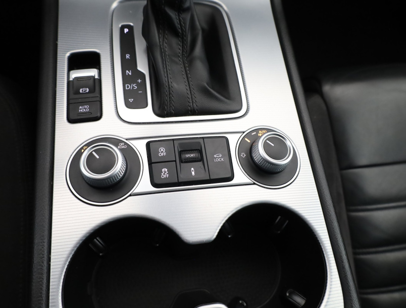 Volkswagen Touareg, 2015