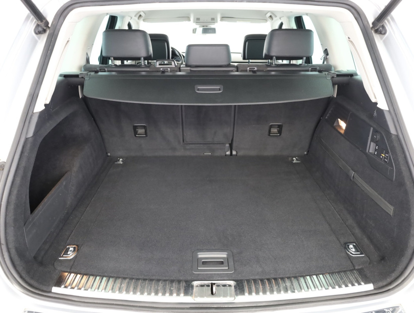 Volkswagen Touareg, 2015