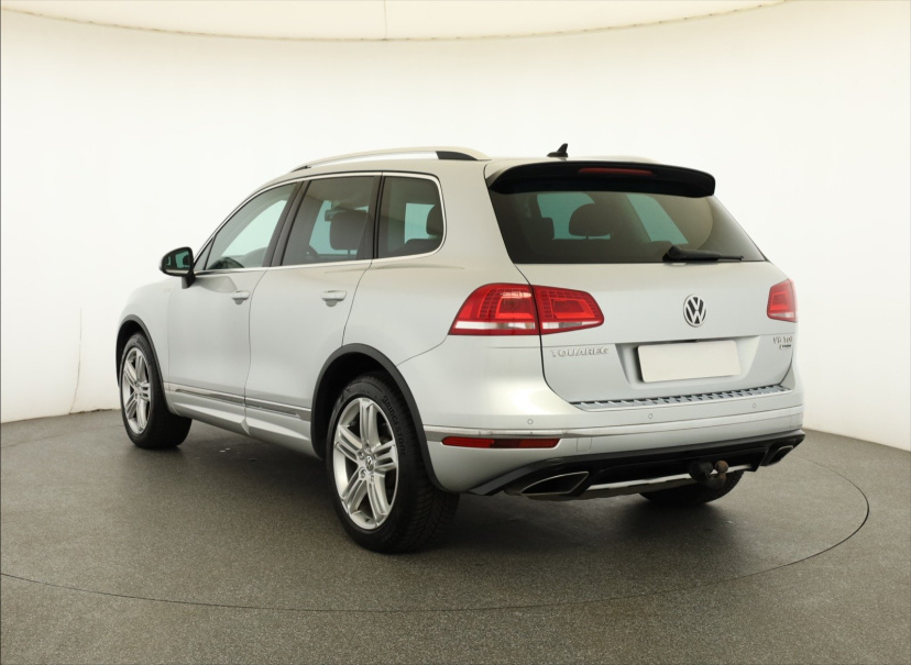 Volkswagen Touareg, 2015