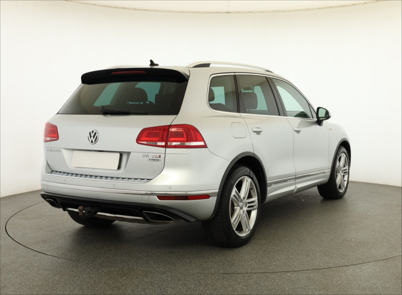 Volkswagen Touareg, 2015