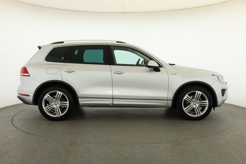 Volkswagen Touareg, 2015