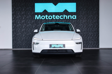 Tesla Model Y - 2025