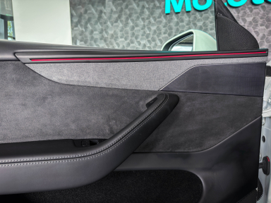 Tesla Model Y - 2025