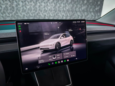 Tesla Model Y - 2025