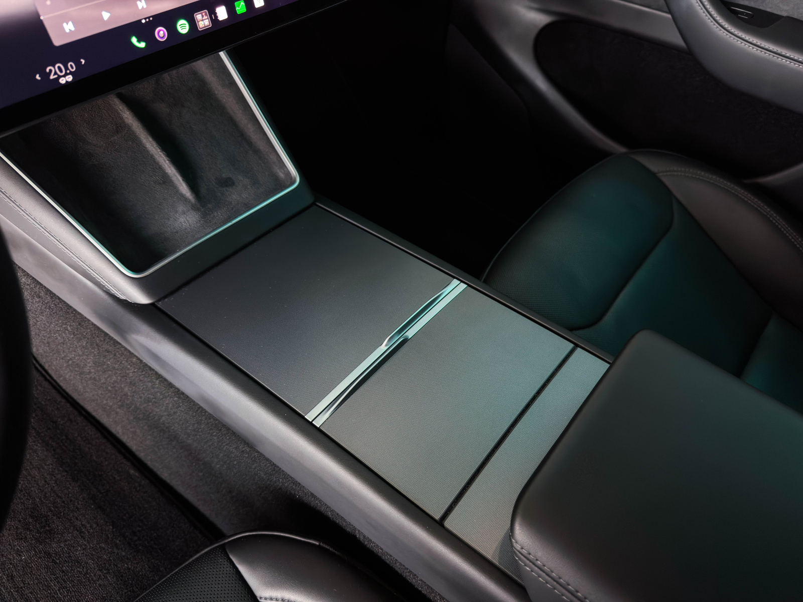 Tesla Model Y - 2025