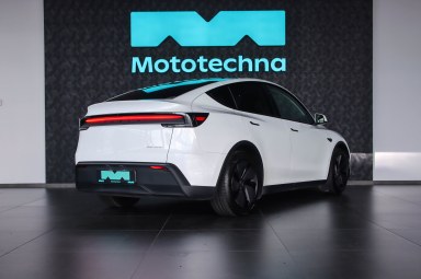 Tesla Model Y - 2025