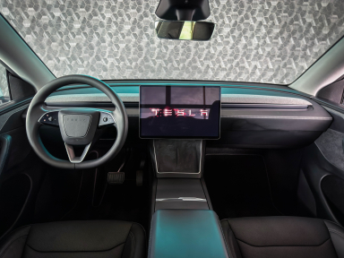 Tesla Model Y - 2025