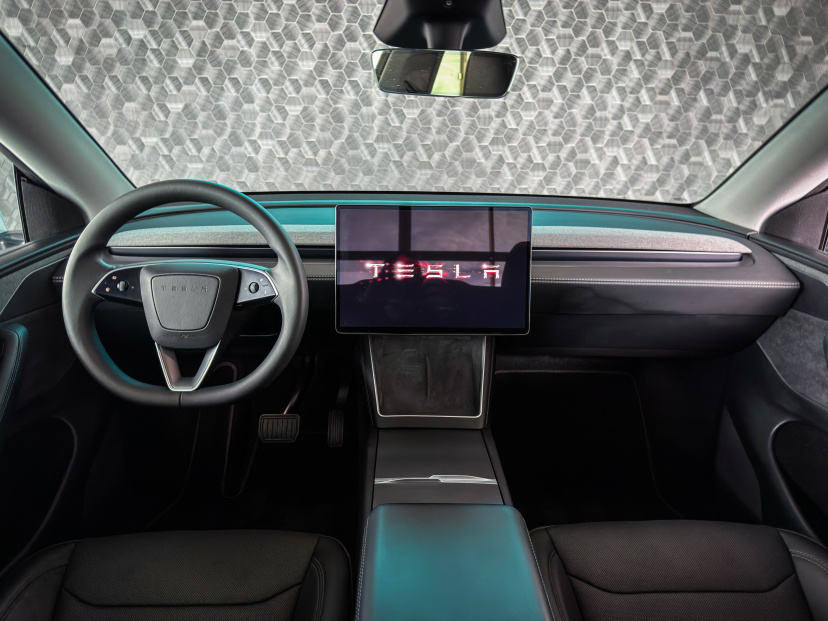 Tesla Model Y, 2025