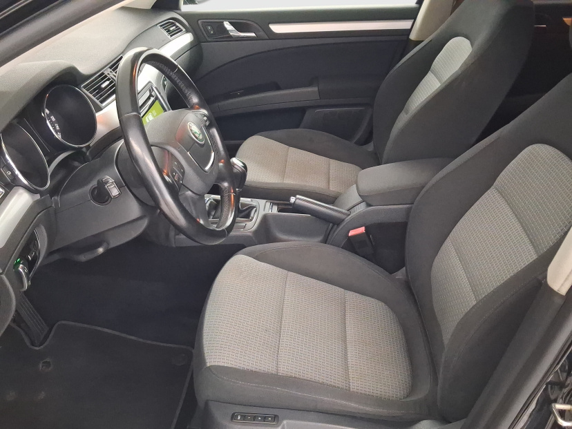 Škoda Superb, 2011