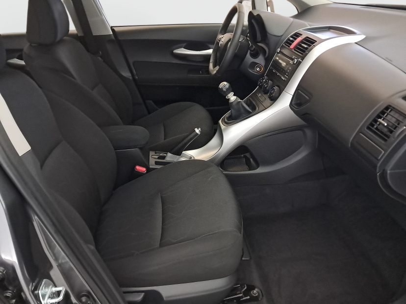 Toyota Auris, 2010