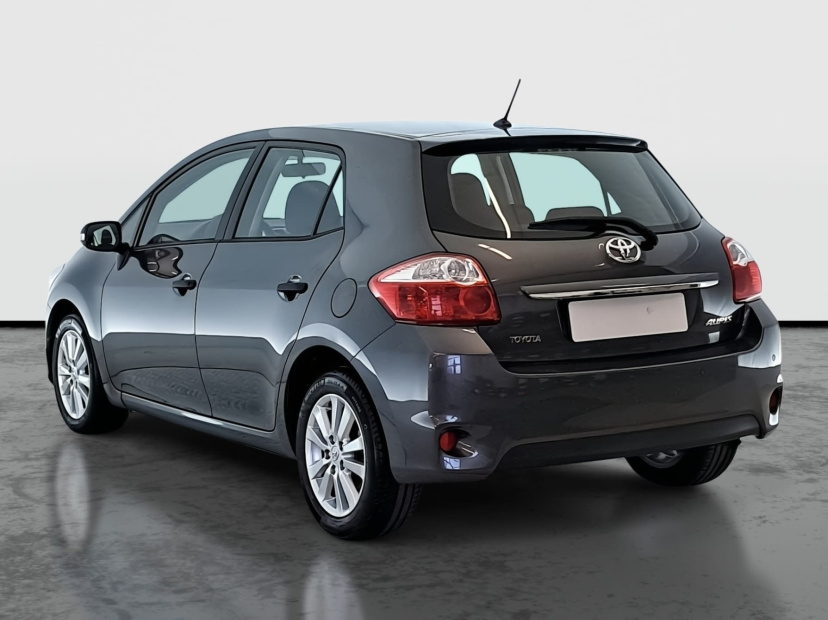 Toyota Auris, 2010