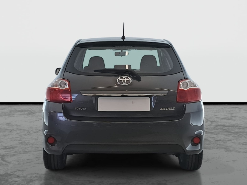 Toyota Auris, 2010