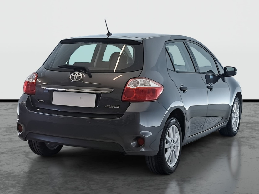 Toyota Auris, 2010