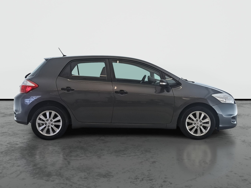Toyota Auris, 2010