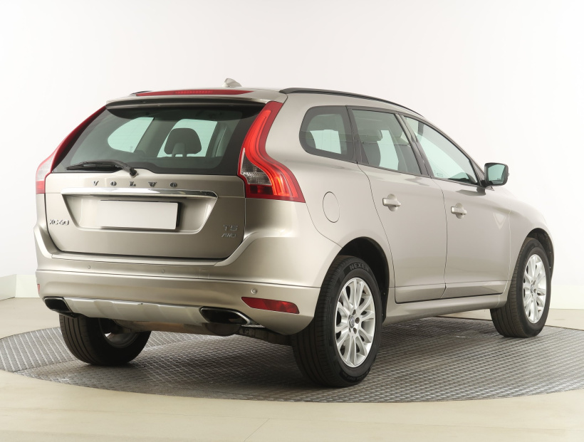 Volvo XC60, 2015