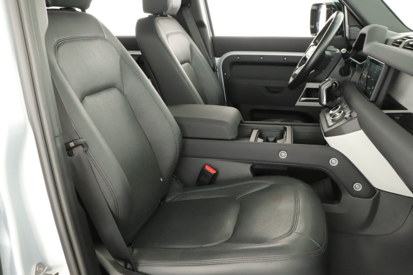 Land Rover Defender, 2023