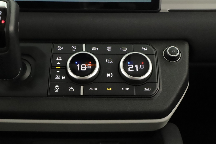 Land Rover Defender, 2023